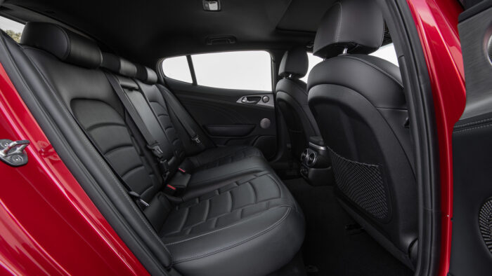 2022 Kia Stinger 16