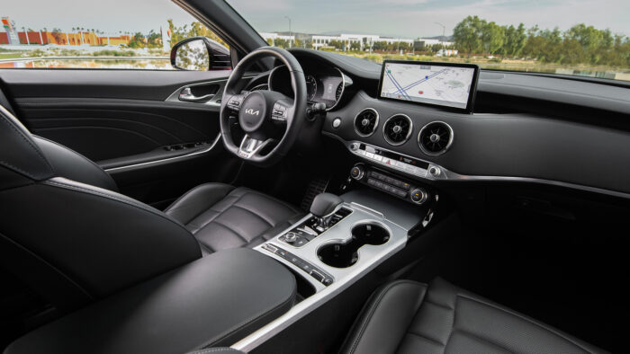 2022 Kia Stinger 24