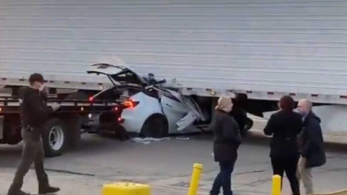 tesla crash semi truck