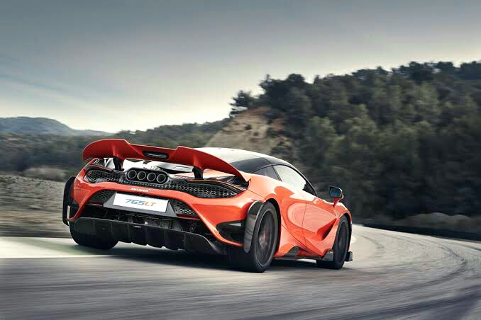 سيارة ماكلارين 765LT