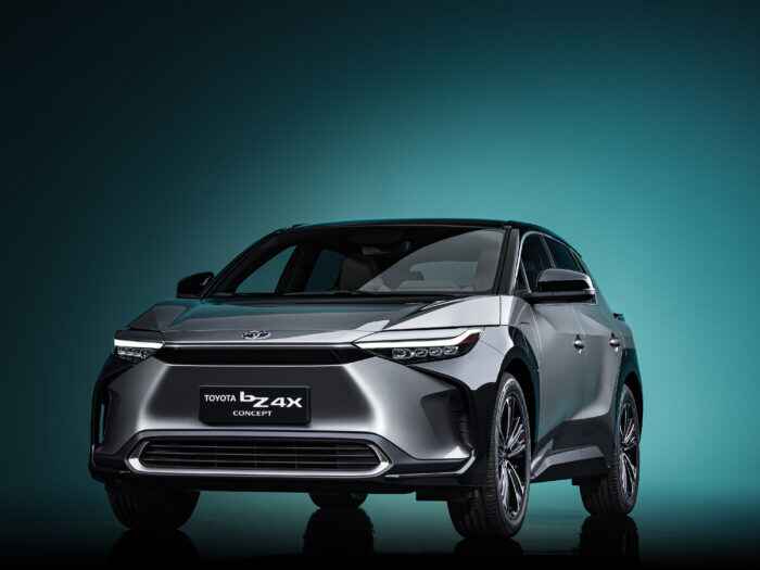 تويوتا Toyota bZ سيارة مكهربة جدية