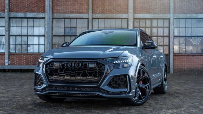 modified audi rs q8 is so loud it might scare the lamborghini urus 4