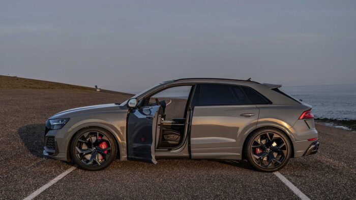 modified audi rs q8 is so loud it might scare the lamborghini urus 7