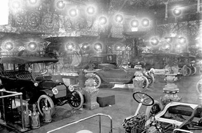 معرض شيكاغو للسيارات يوليو 2021 بعروض خارجية فقط 8 1914 VehicleDisplays1