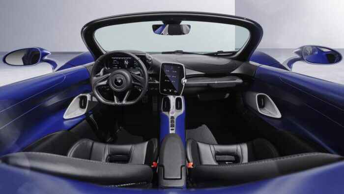 McLaren Elva windscreen variant 6