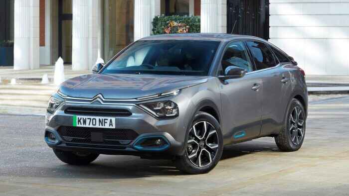 نجم توب جير السابق روري ريد يصف سيارة Citroen e-C4 بأنها "رولز رويس هاتشباك" 2 Citroen e-C4