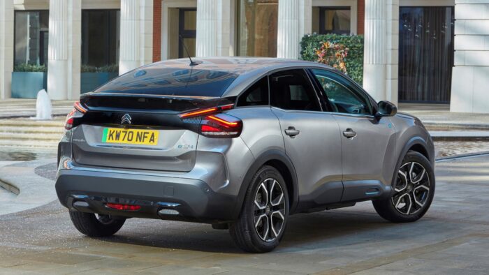 نجم توب جير السابق روري ريد يصف سيارة Citroen e-C4 بأنها "رولز رويس هاتشباك" 5 citroen ec4 002 1