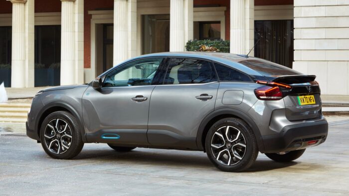 نجم توب جير السابق روري ريد يصف سيارة Citroen e-C4 بأنها "رولز رويس هاتشباك" 4 citroen ec4 003