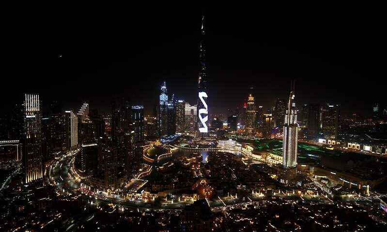 عرض كيا عبر برج خليفة