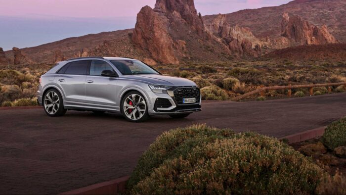 سيارات كهربائية من أودي تنهي إنتاج سيارات الاحتراق عام 2032 4 2020 audi rs q8 first drive اودي تنهي سيارات الأحتراق الداخلي
