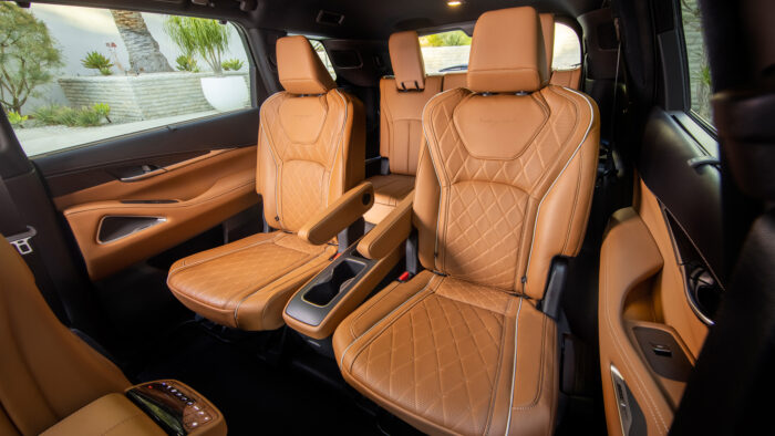 إنفينيتي QX60 الجديدة كليًا ترافق نجوم هوليوود 9 2022 Infiniti QX60 37