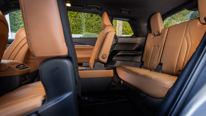 إنفينيتي QX60 الجديدة كليًا ترافق نجوم هوليوود 7 2022 Infiniti QX60 39