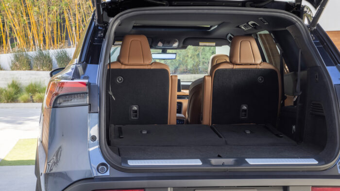 إنفينيتي QX60 الجديدة كليًا ترافق نجوم هوليوود 12 2022 إنفينيتي QX60 32