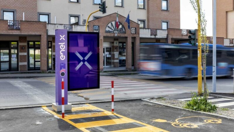 enel x كشك شحن السيارات الكهربائية موتور فالي