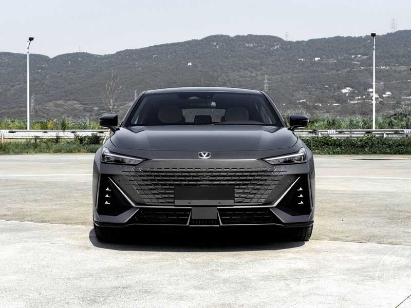 تشانجان Uni V