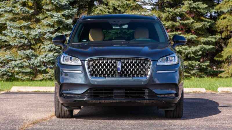 تقييم شامل للسيارة الفارهة 2021 Lincoln Corsair Grand Touring مواصفات وعيوب واسعار 2 2021 lincoln corsair grand touring exterior 2