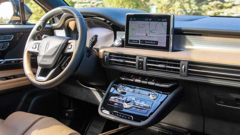 تقييم شامل للسيارة الفارهة 2021 Lincoln Corsair Grand Touring مواصفات وعيوب واسعار 13 2021 lincoln corsair grand touring interior 5