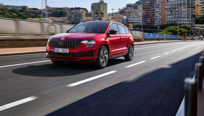 143 113055 2022 skoda karoq facelift debut 700x400