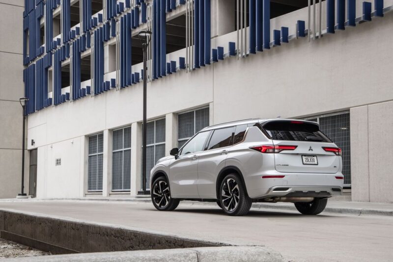 2022 Mitsubishi Outlander 342 edit 1617678034