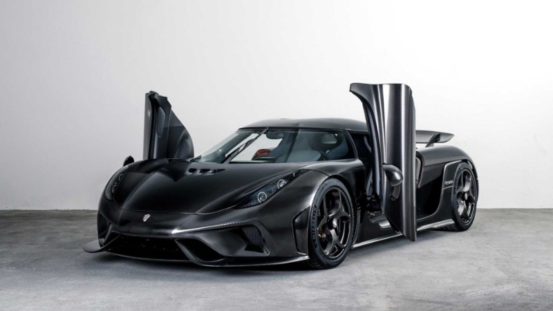 koenigsegg regera with bare carbon fiber body1