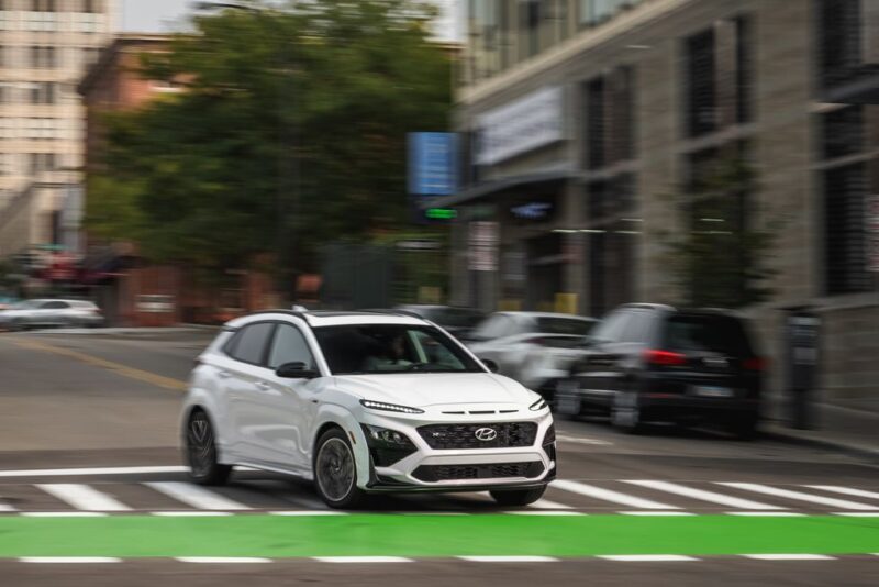 2022 hyundai kona n line awd 209 مقارنة السيارات الكهربائية بسيارات البنزين