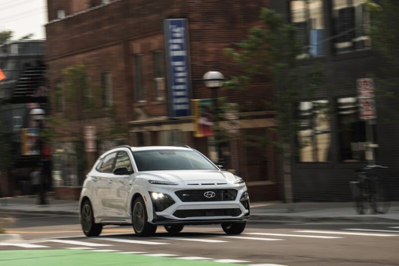 2022 hyundai kona n line awd 424 مقارنة السيارات الكهربائية بسيارات البنزين