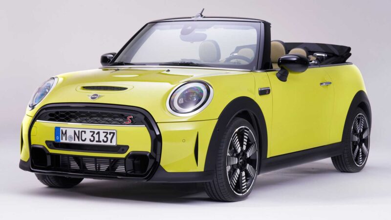 2022 mini cooper s convertible front مقارنة السيارات الكهربائية بسيارات البنزين 0