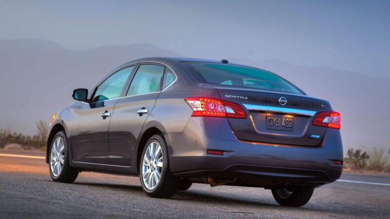 سنترا السيارة السيدان المدمجة