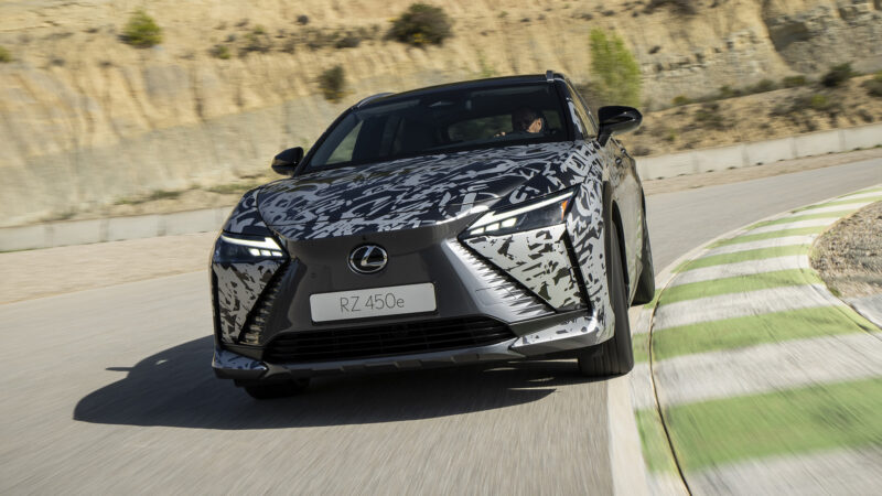 مراجعة النظرة الأولي لنموذج 2023 Lexus RZ450e أول مركبة كهربائية لكزس 2 2023 Lexus RZ450e