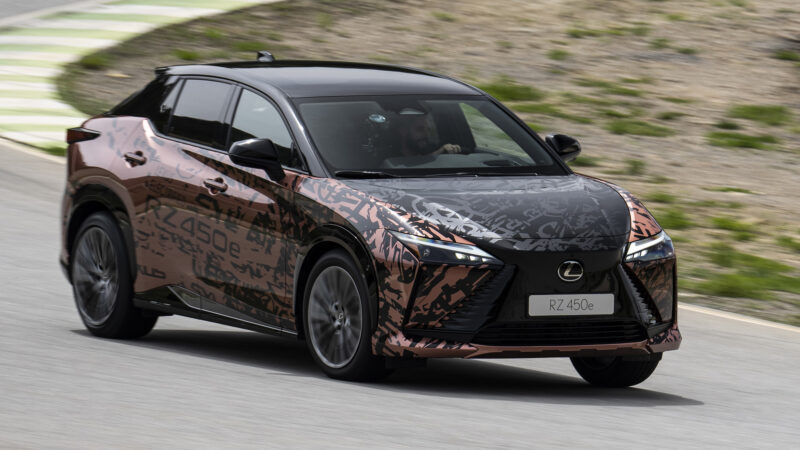مراجعة النظرة الأولي لنموذج 2023 Lexus RZ450e أول مركبة كهربائية لكزس 6 2023 Lexus RZ450e 010