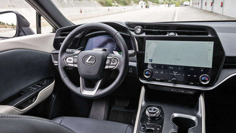 مراجعة النظرة الأولي لنموذج 2023 Lexus RZ450e أول مركبة كهربائية لكزس 18 2023 Lexus RZ450e