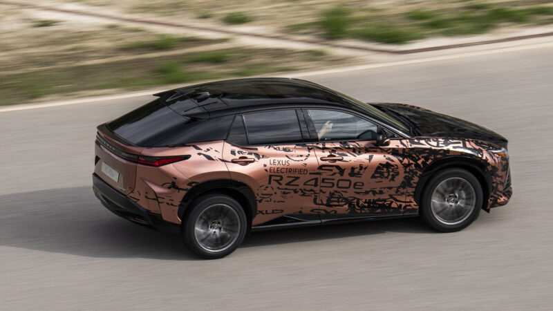 مراجعة النظرة الأولي لنموذج 2023 Lexus RZ450e أول مركبة كهربائية لكزس 11 2023 Lexus RZ450e 04