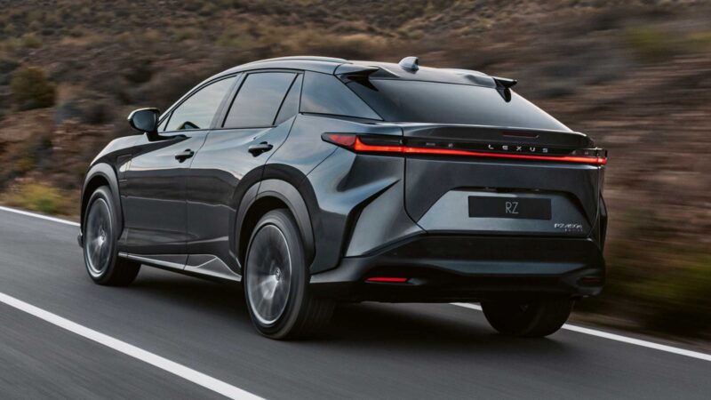مراجعة النظرة الأولي لنموذج 2023 Lexus RZ450e أول مركبة كهربائية لكزس 10 2023 Lexus RZ450e