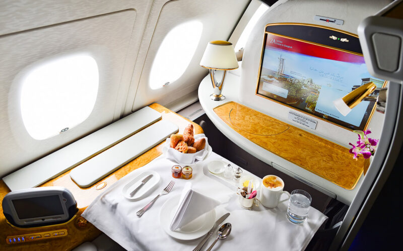 طيران الإمارات .