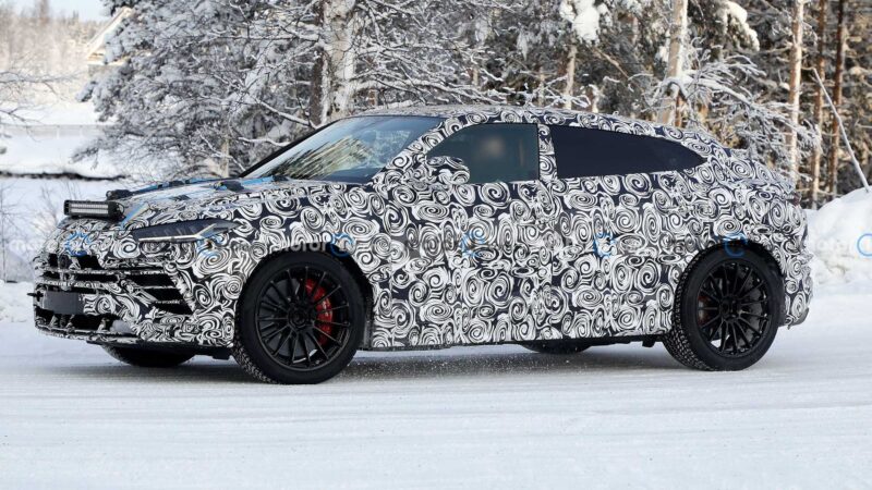 2022 lamborghini urus evo spy photos 6