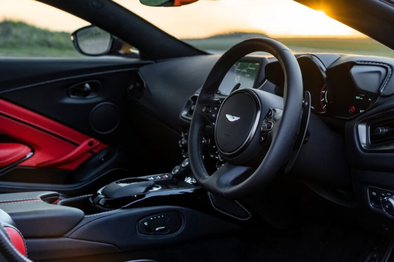 أستون مارتن فانتاج 2023 Aston Martin Vantage
