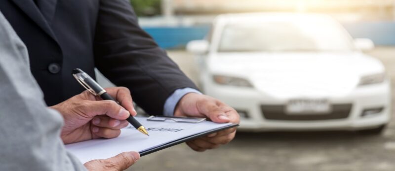 نقل ملكية السيارة في الإمارات