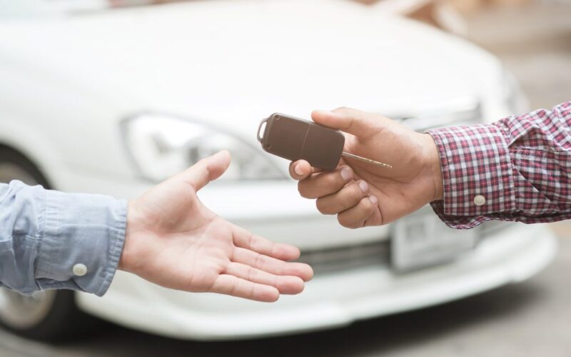 نقل ملكية السيارة في الإمارات