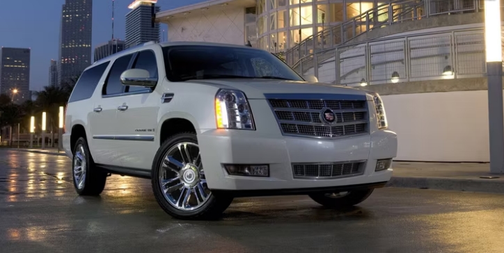 2012 Cadillac Escalade Premium أسرع سيارات الدفع الرباعي SUV