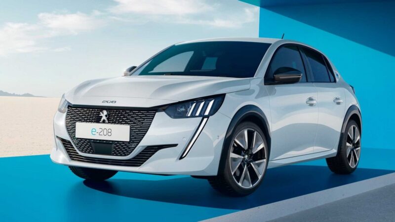 2023 Peugeot 208 أفضل سيارات تعليم القيادة