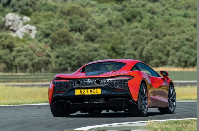 ماكلارين أرتورا 2023 McLaren Artura