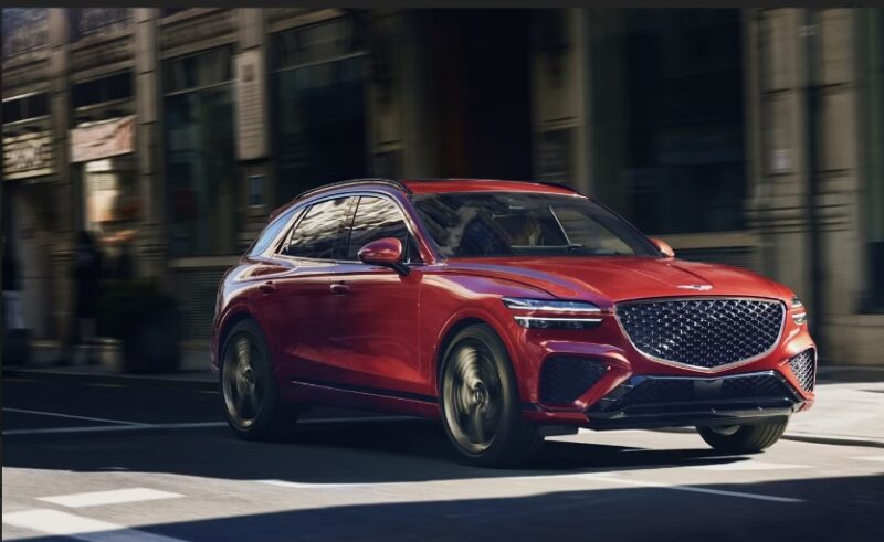 05 Genesis GV70 10 من أفضل السيارات العائلية اليابان ضد كوريا