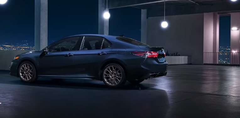 10 2023 Toyota Camry 10 من أفضل السيارات العائلية