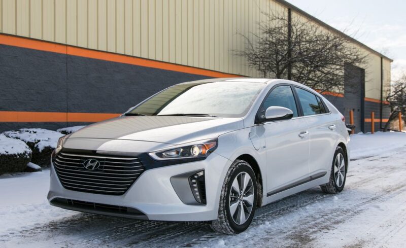 2019 Hyundai Ioniq أفضل السيارات الكهربائية المستعملة 0