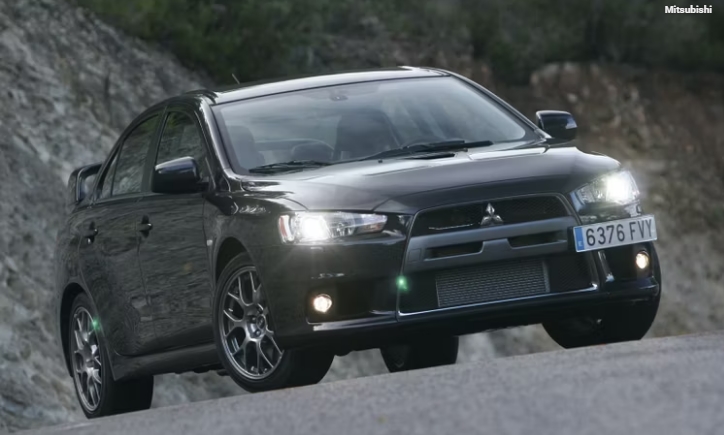 2014 Mitsubishi Lancer Evolution أفضل السيارات الرياضية اليابانية