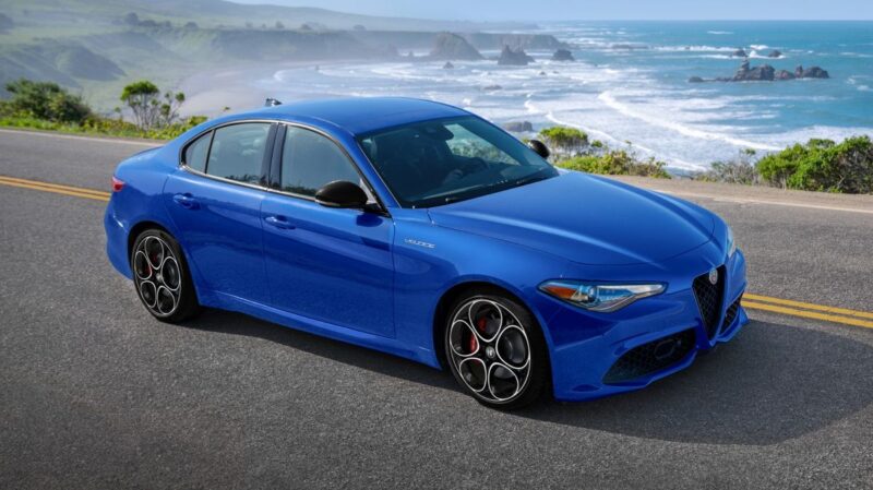 2023 Alfa Romeo Giulia أفضل السيارات التنفيذية