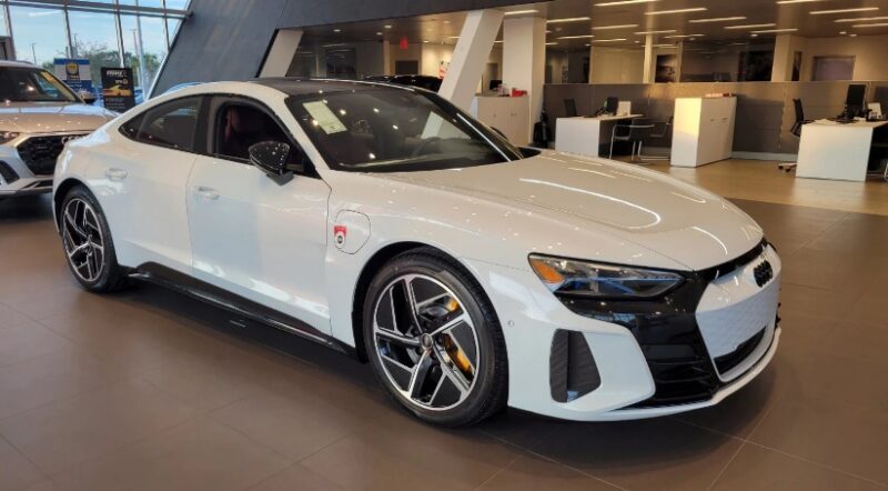 أفضل السيارات عالية الأداء الجديدة القادمة في عام 2023 12 2023 Audi E tron GT أفضل السيارات عالية الأداء سيارات عالية الأداء سيارات الأداء