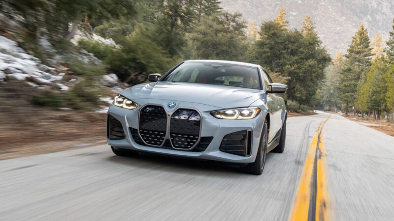 2023 BMW i4 أفضل السيارات التنفيذية