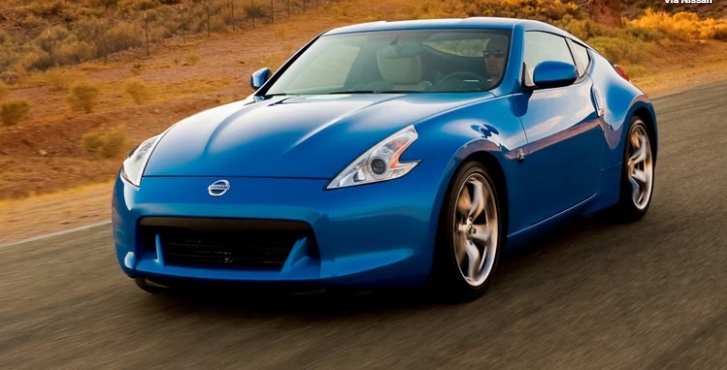إليك 10 من أفضل السيارات الرياضية اليابانية بأقل من 30 ألف دولار 3 Nissan 370Z أفضل السيارات الرياضية اليابانية