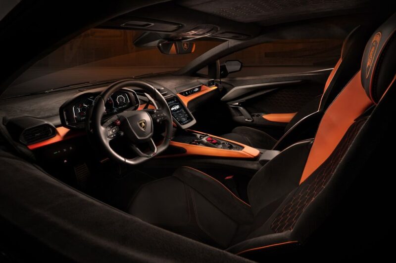 01 لامبورجيني ريفويلتو Lamborghini Revuelto